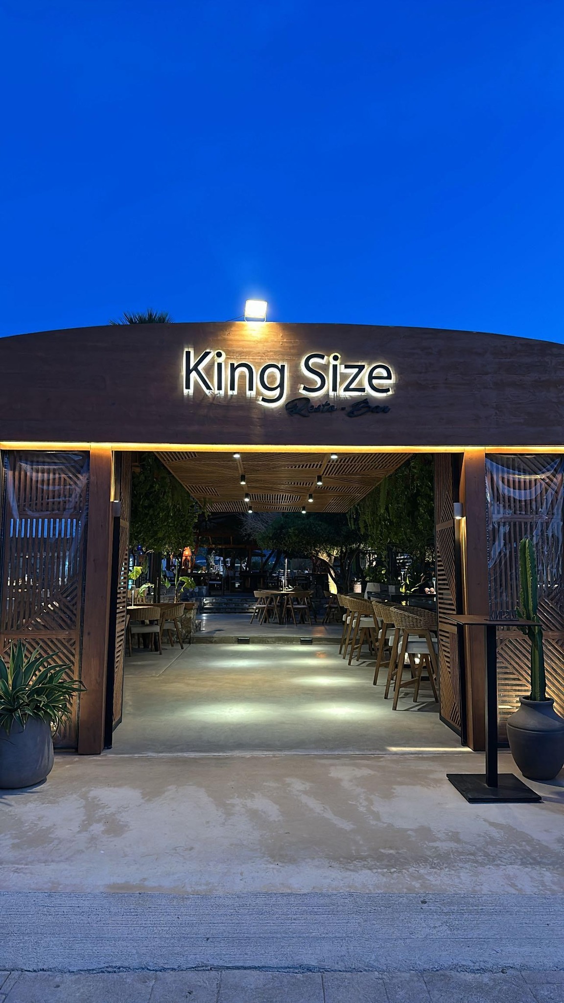 King Size Resto Bar